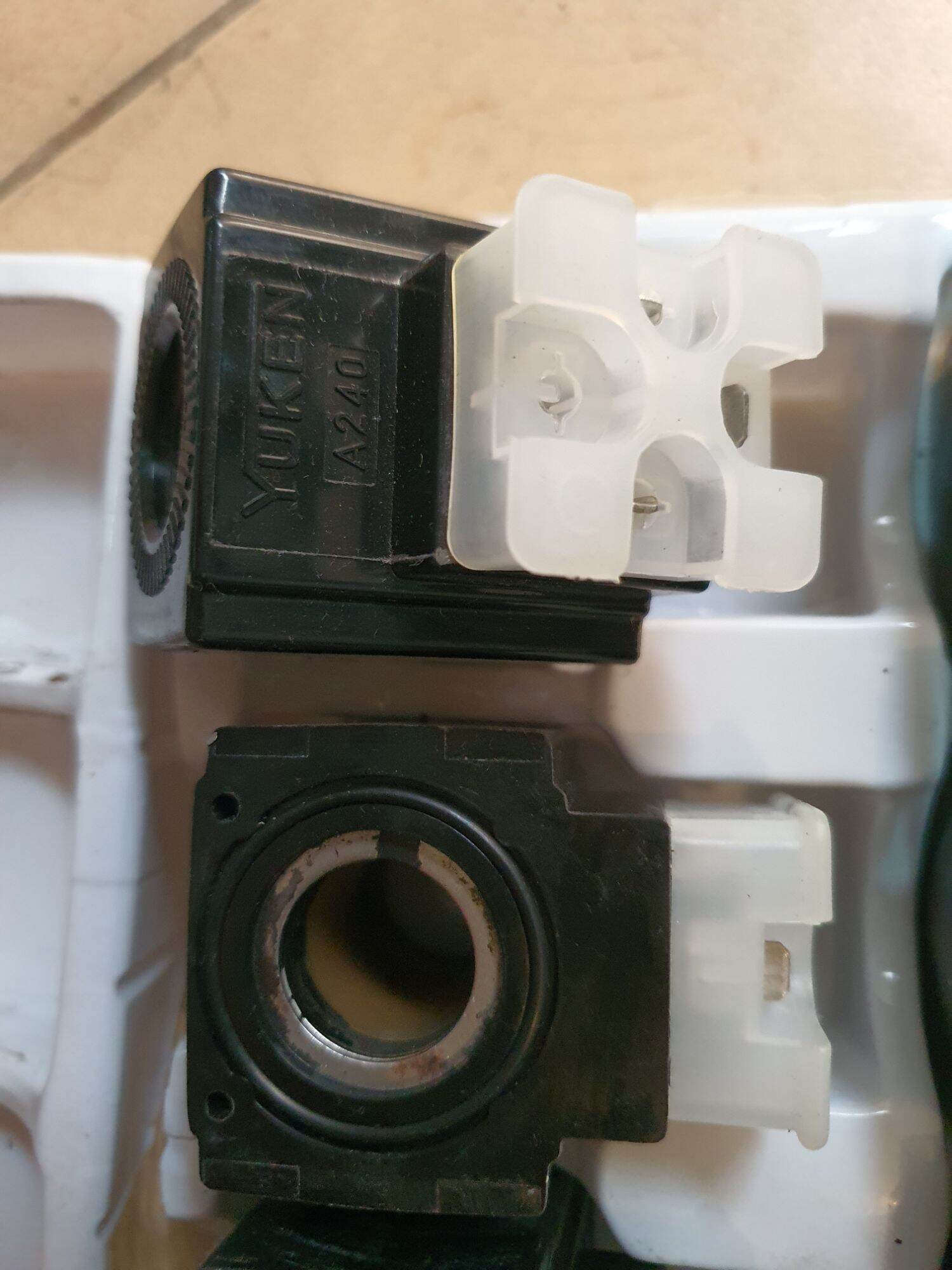 Cuộn coil van điện từ Yuken