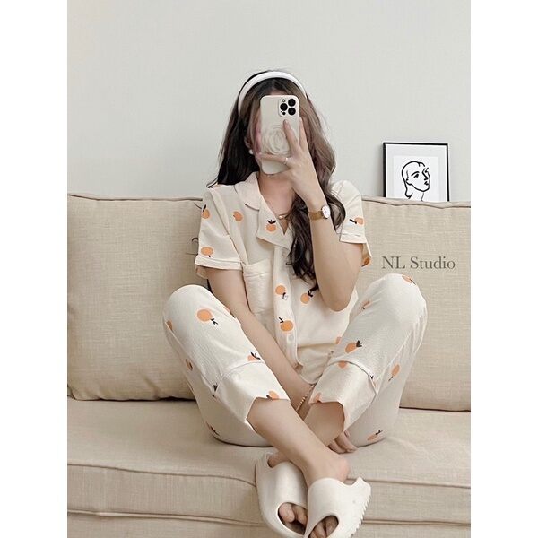 Bộ Pyjama đũi xốp tay cộc quần dài.