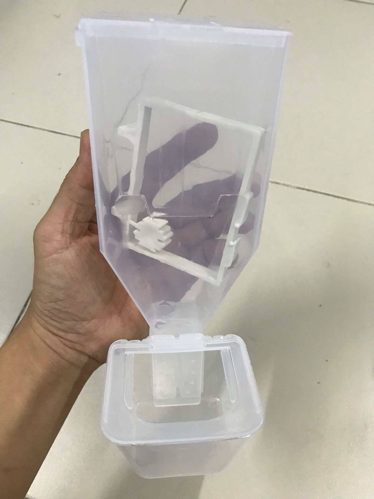 Khay ăn tự động 1 ngăn chống vãi.