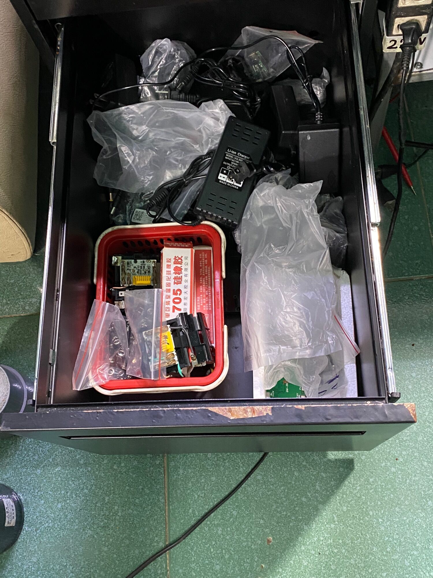 Tủ đồ nghề Nhật Bãi nặng 32kg.