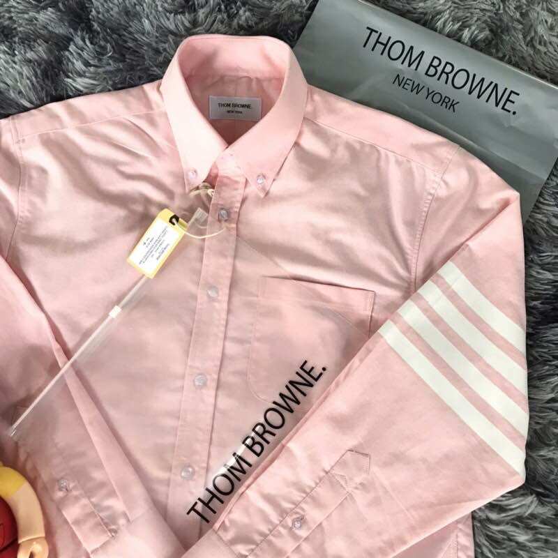 Áo sơ mi thom brown hồng viền 4 sọc trắng