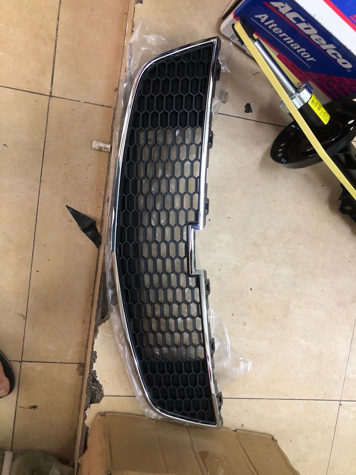 Mặt ca lăng dưới xe cruze 2011-2015 hàng coppy