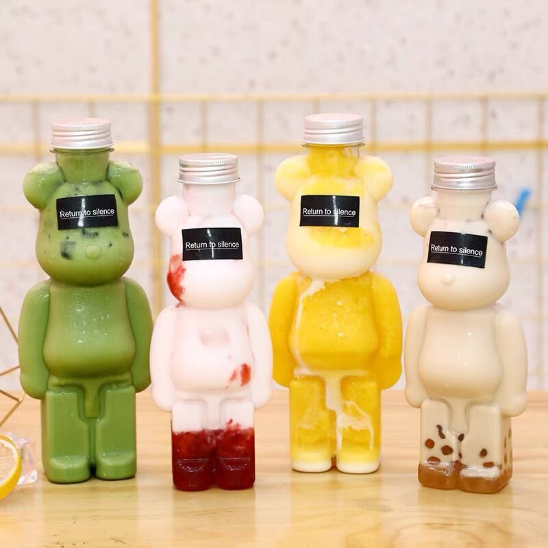 Bình đựng nước gấu Bearbrick phong cách Hàn quốc đựng trà sữa, nước giải khát, hoa quả