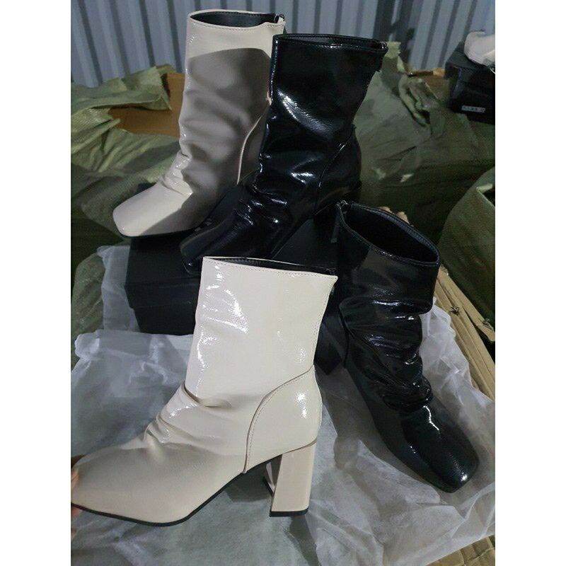 Boot da bóng trắng
