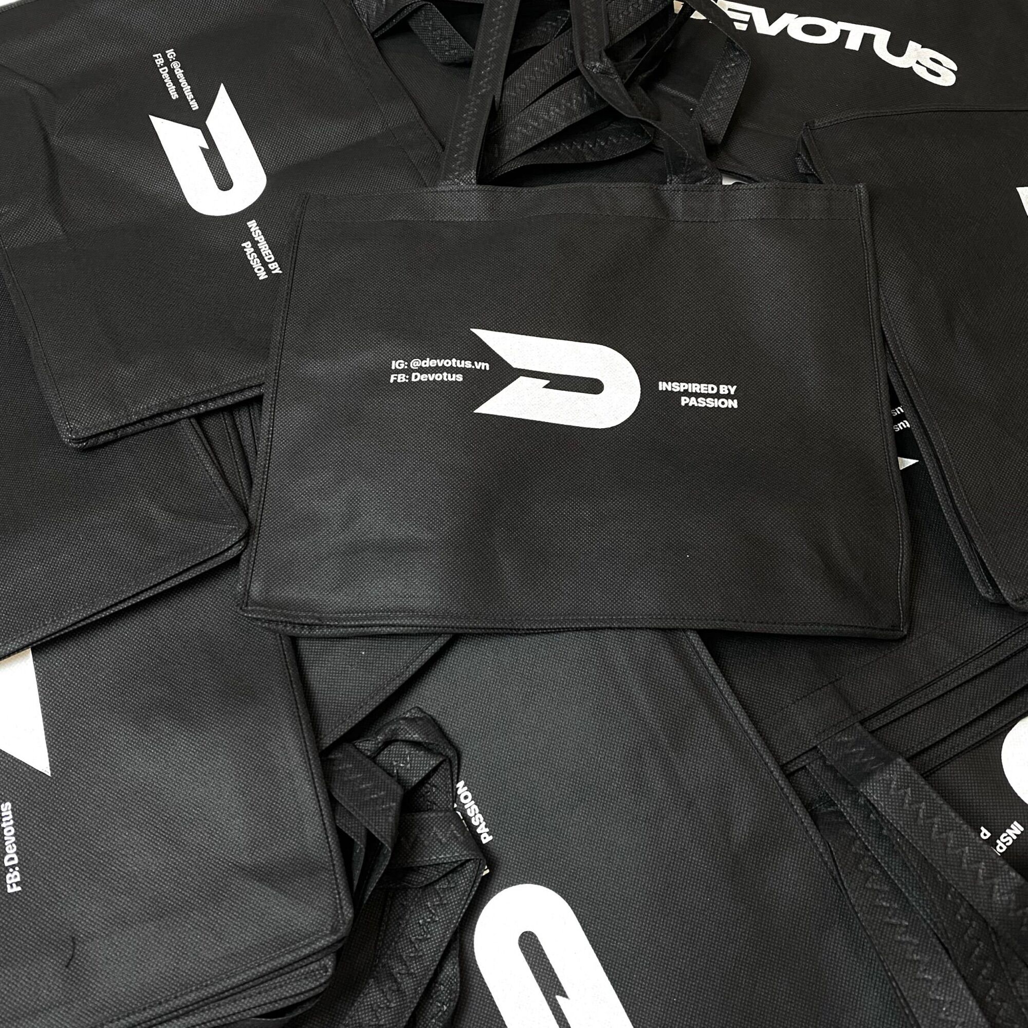 Túi vải không dệt Local Brand Unisex Devotus