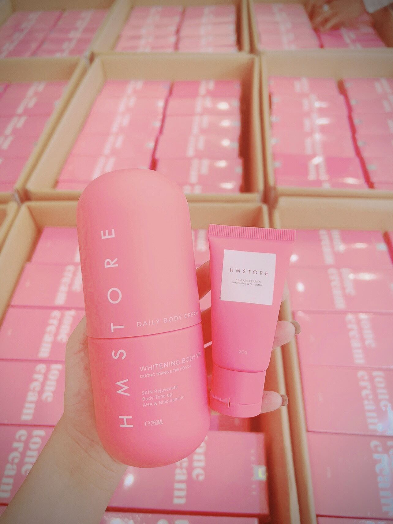 body HM store mẫu mới kèm kích trắng