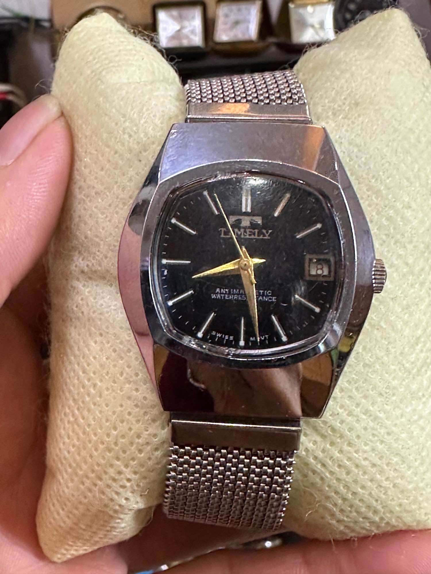 Đồng hồ nam LIGIIN,ATEKU,ATLASA Antinmagnetic , Cơ cót Swiss part , máy 1 jewel, form cổ cọc Classic, một lịch 31 ngày , dây thép tay dây 17cm, đáy xoáy chống nước,tình trạng, mất kính ,thiếu kim giây,lên cót có chiếc chạy chiếc không, chi tiết dưới mô tả