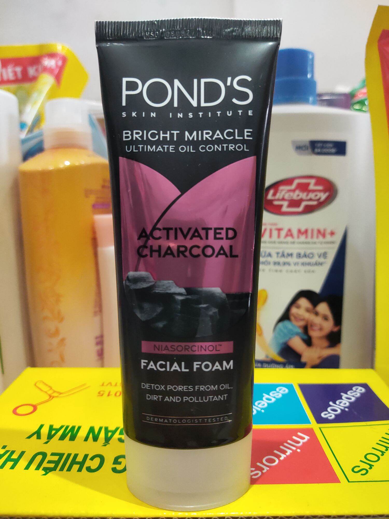 Sữa rửa mặt sáng da pond's Bright Beauty 100g