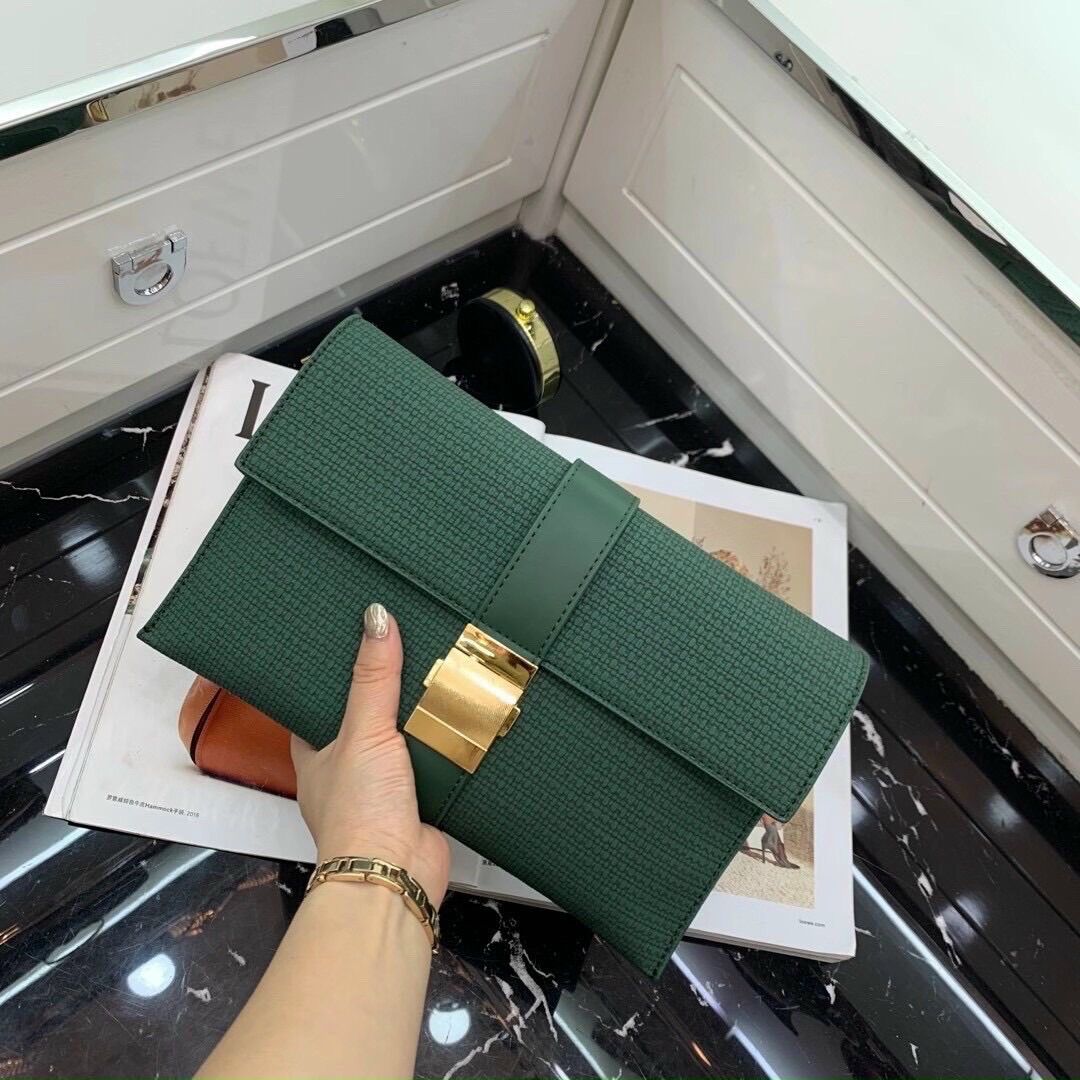Ví cầm tay - Clutch da bản to khoá cài vuông siêu sang chảnh