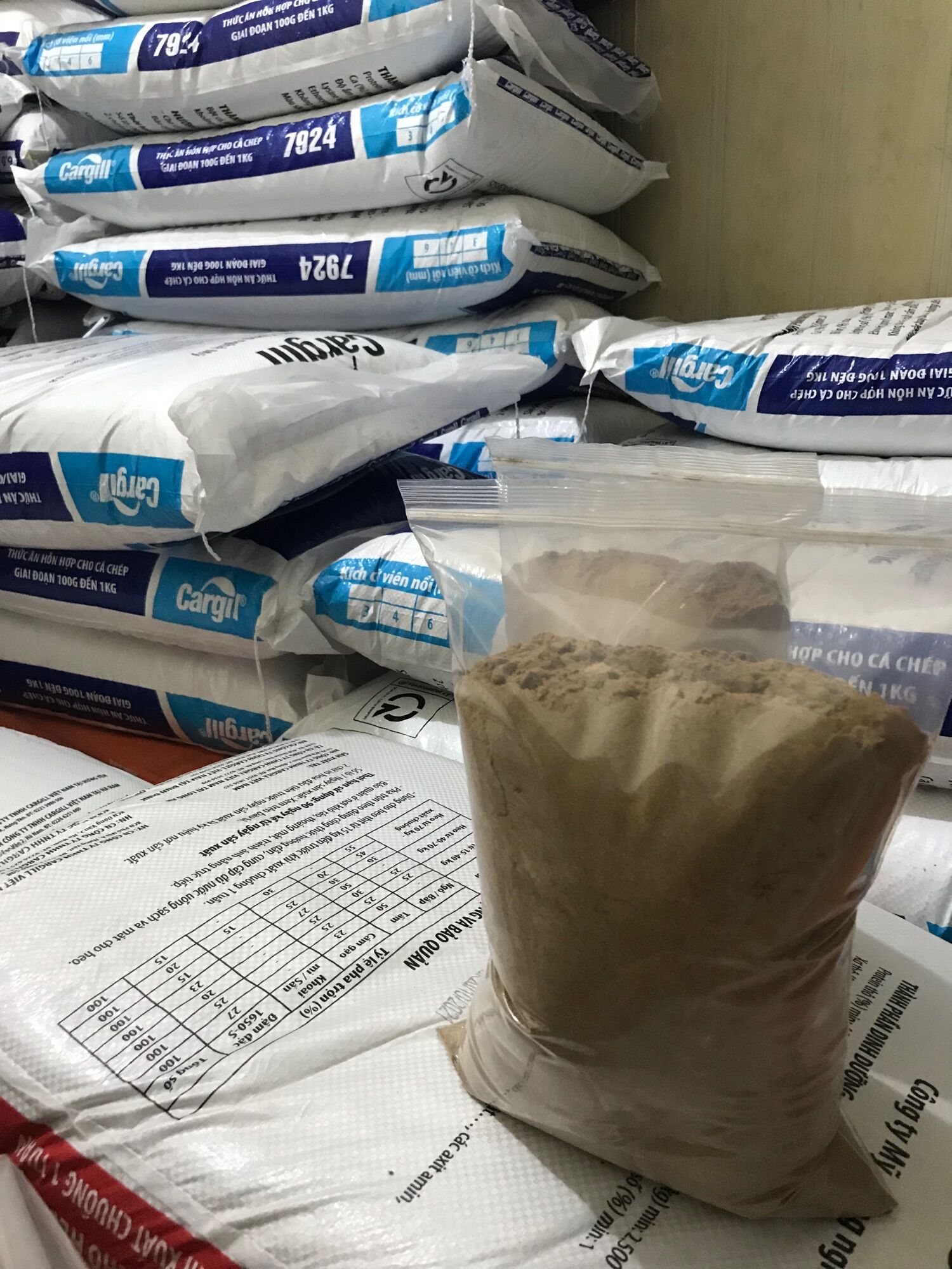 2 kg cám câu xay 7924 cargill 30 đạm cám câu mồi câu