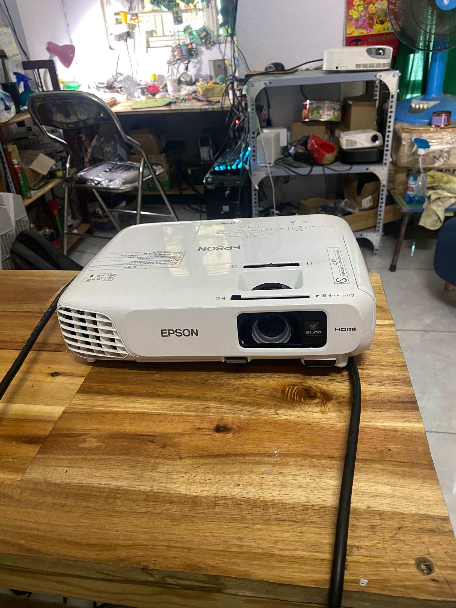 Máy chiếu dạy học, văn phòng Epson EB-X18 Nhật có cổng hdmi