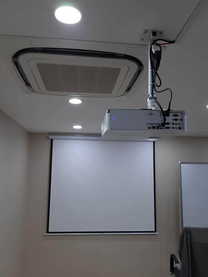 Màn chiếu treo tường 100 inch (1m8)