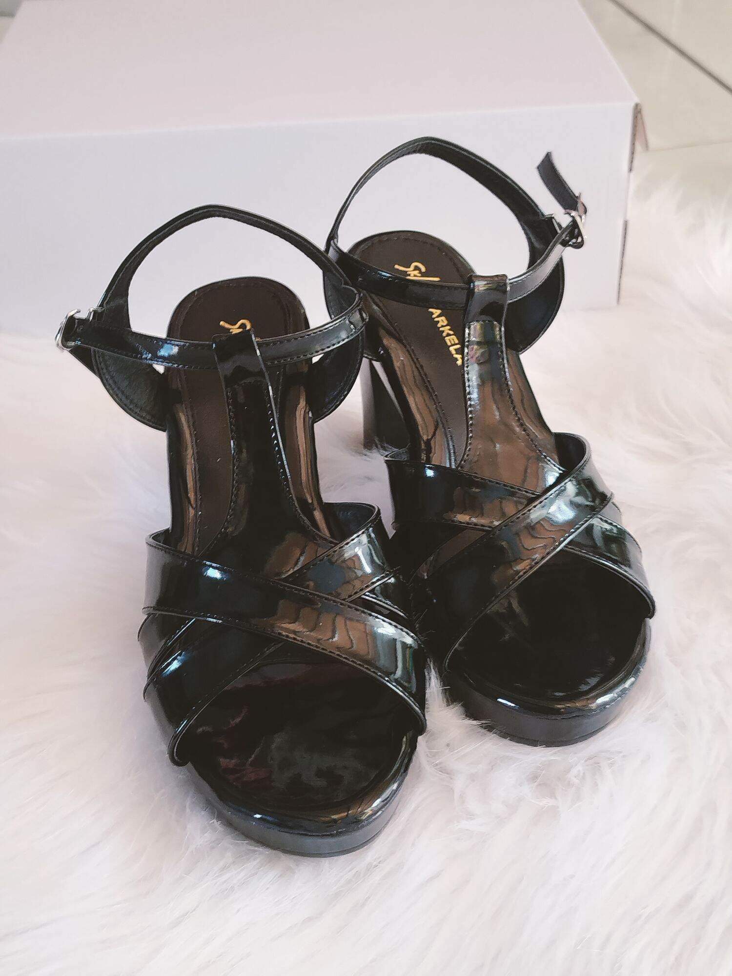 Sandanl nữ cao 9cm.Hậu khóa gài