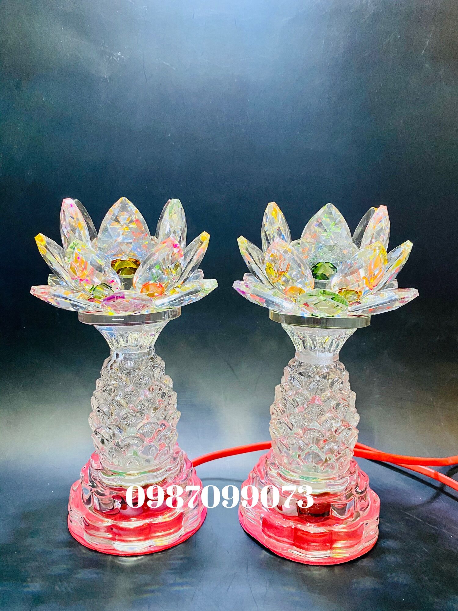 Một cặp đèn thờ pha lê sen thơm - cao 17cm