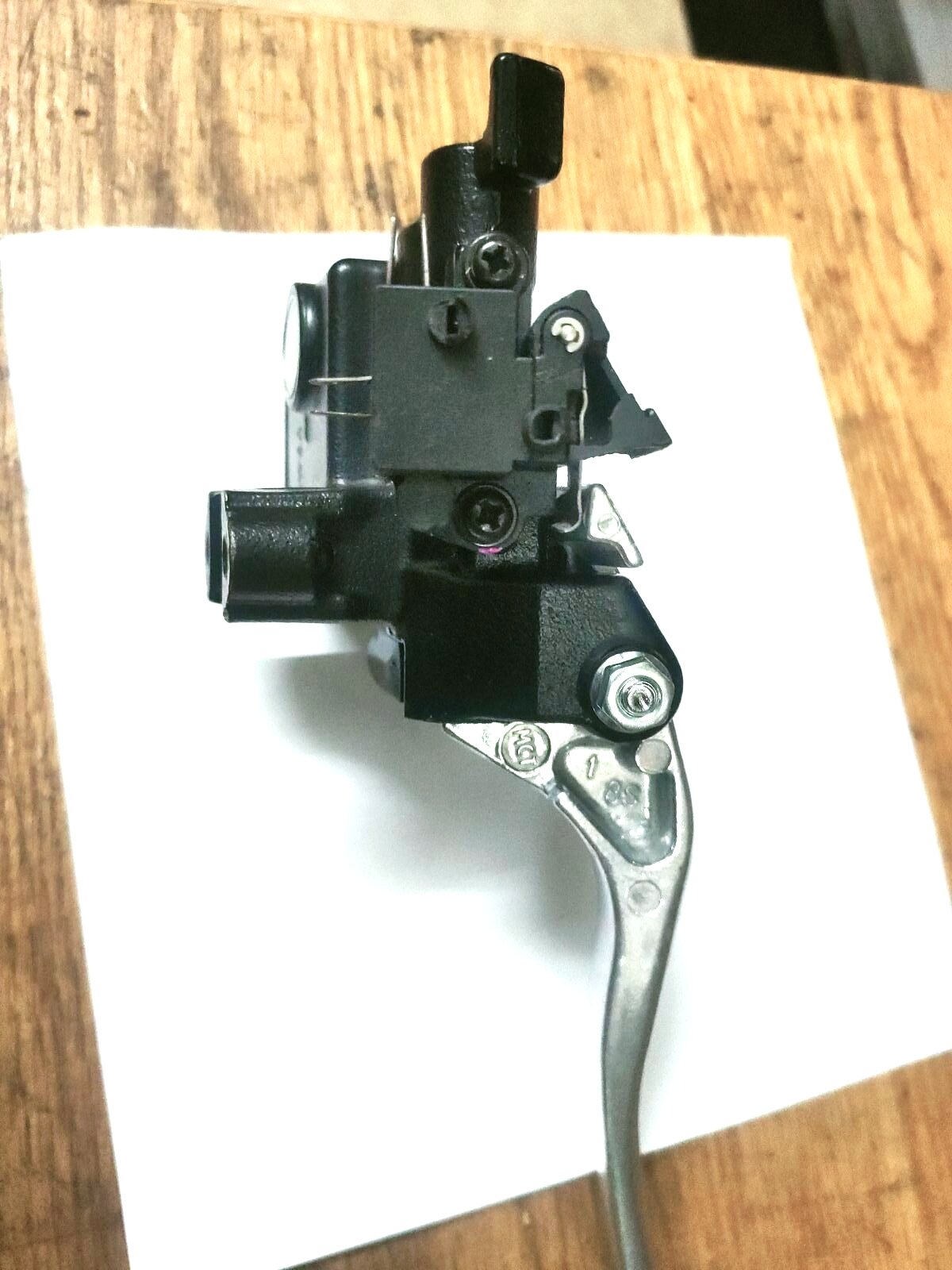 Tay dầu bên trái Honda sh