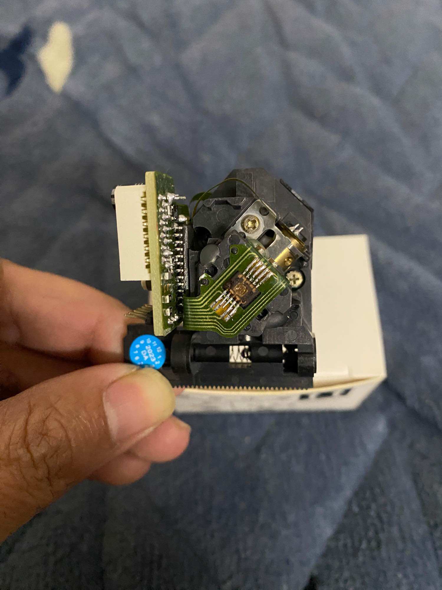 Mắt đầu CD KSS 240A