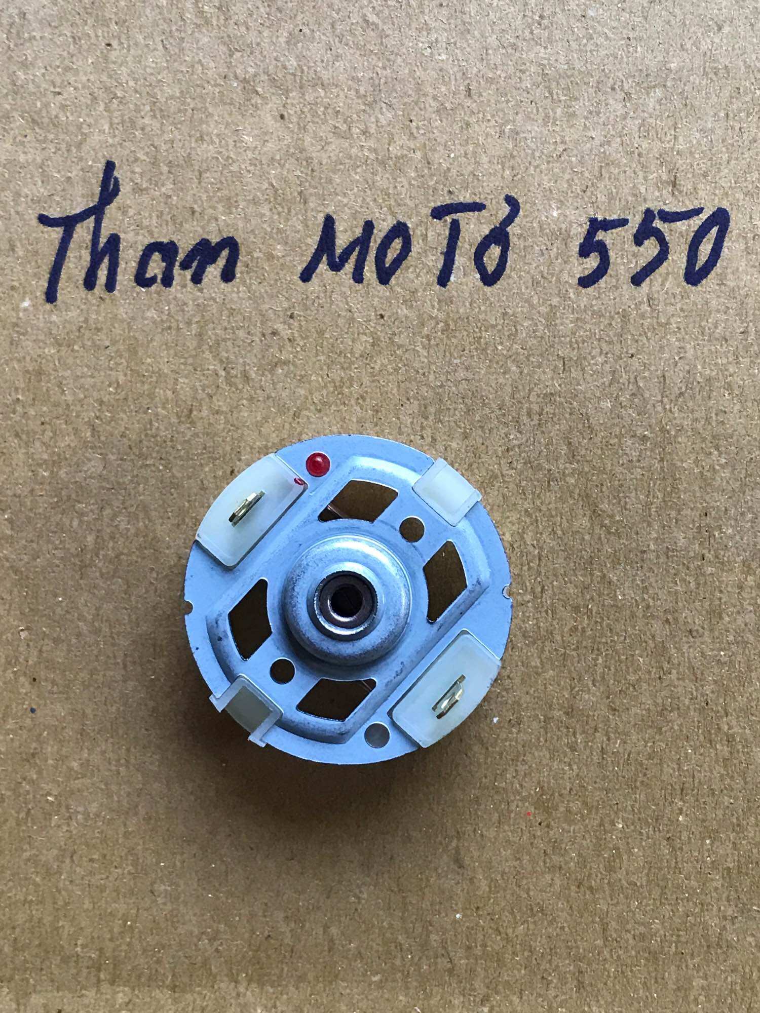 Đế than cho mô tơ 550 chổi than cho mô tơ