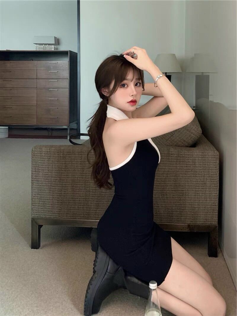 Đầm Body Cổ Bẻ Hở Lưng