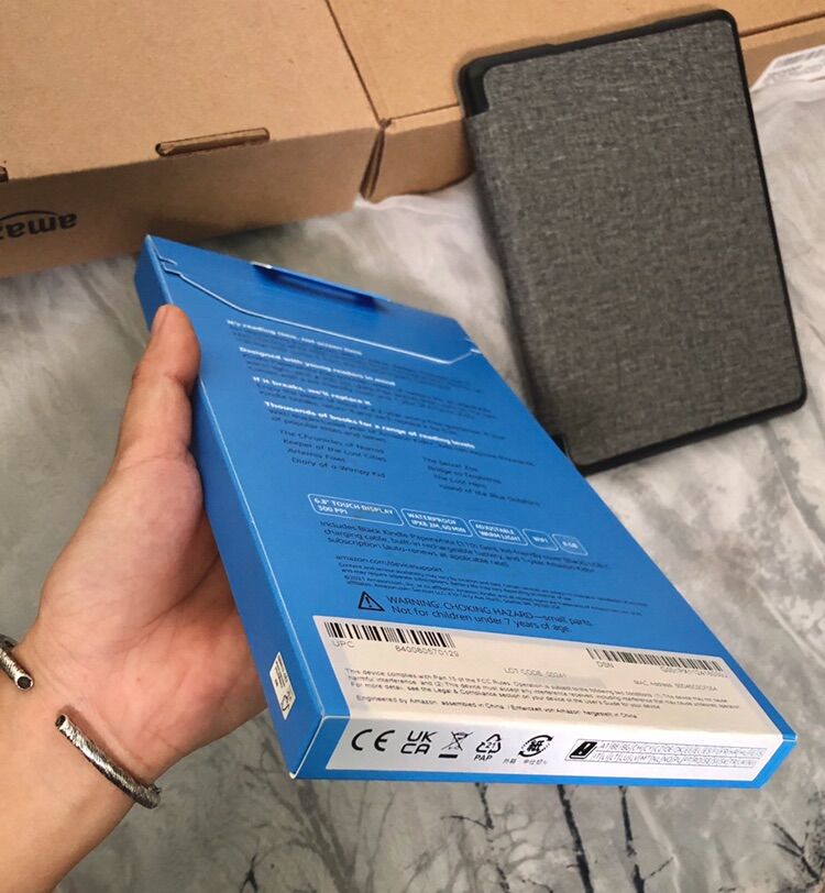 Máy đọc sach Kindle paperwhite5 Kids - 16G (kèm cover chính hãng)