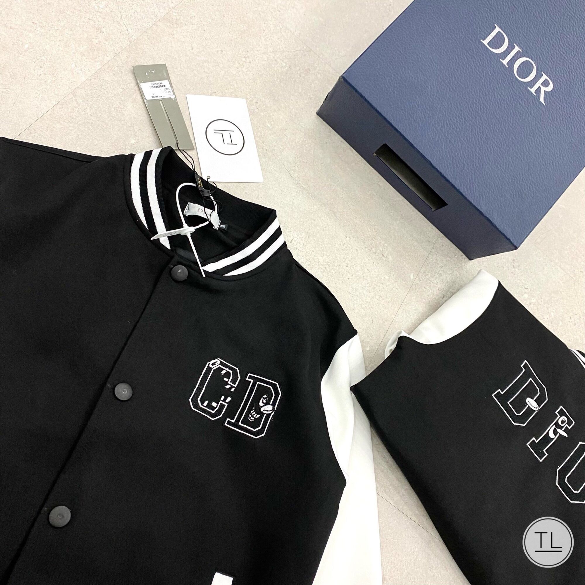 Áo Khoác Bomber Dioor Tay Trắng neww