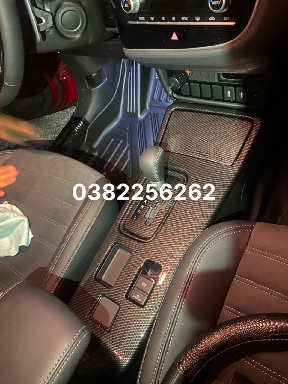 Bộ nội thất màu đen cacbon xe Mitsubishi Outlander 2020-2022