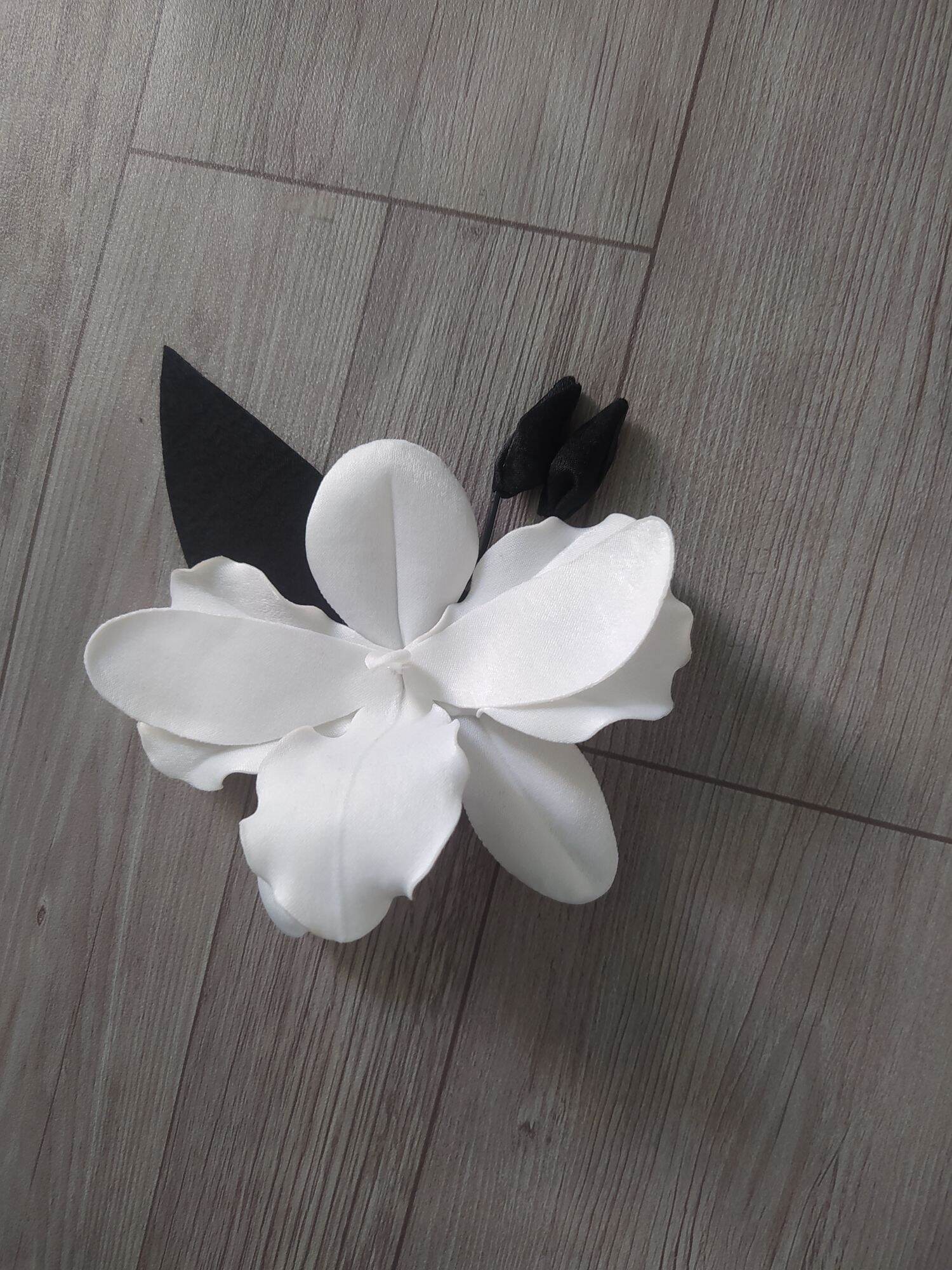 Hoa lan cài áo handmade Canto phối màu