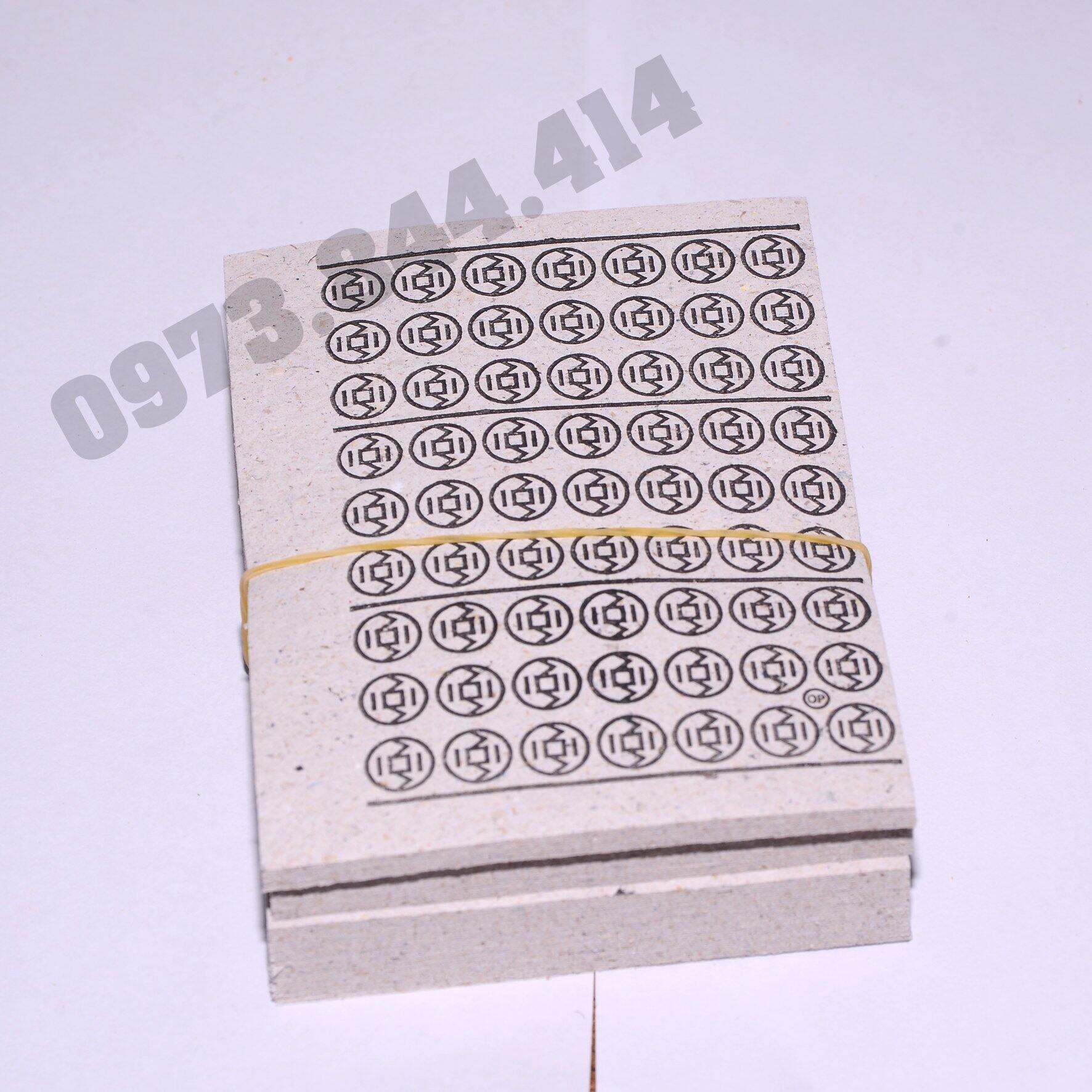 Tiền cúng - một xấp tiền tán trong thờ cúng