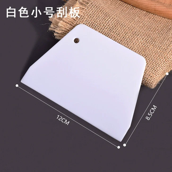 Miếng cắt/ vét bột bằng nhựa