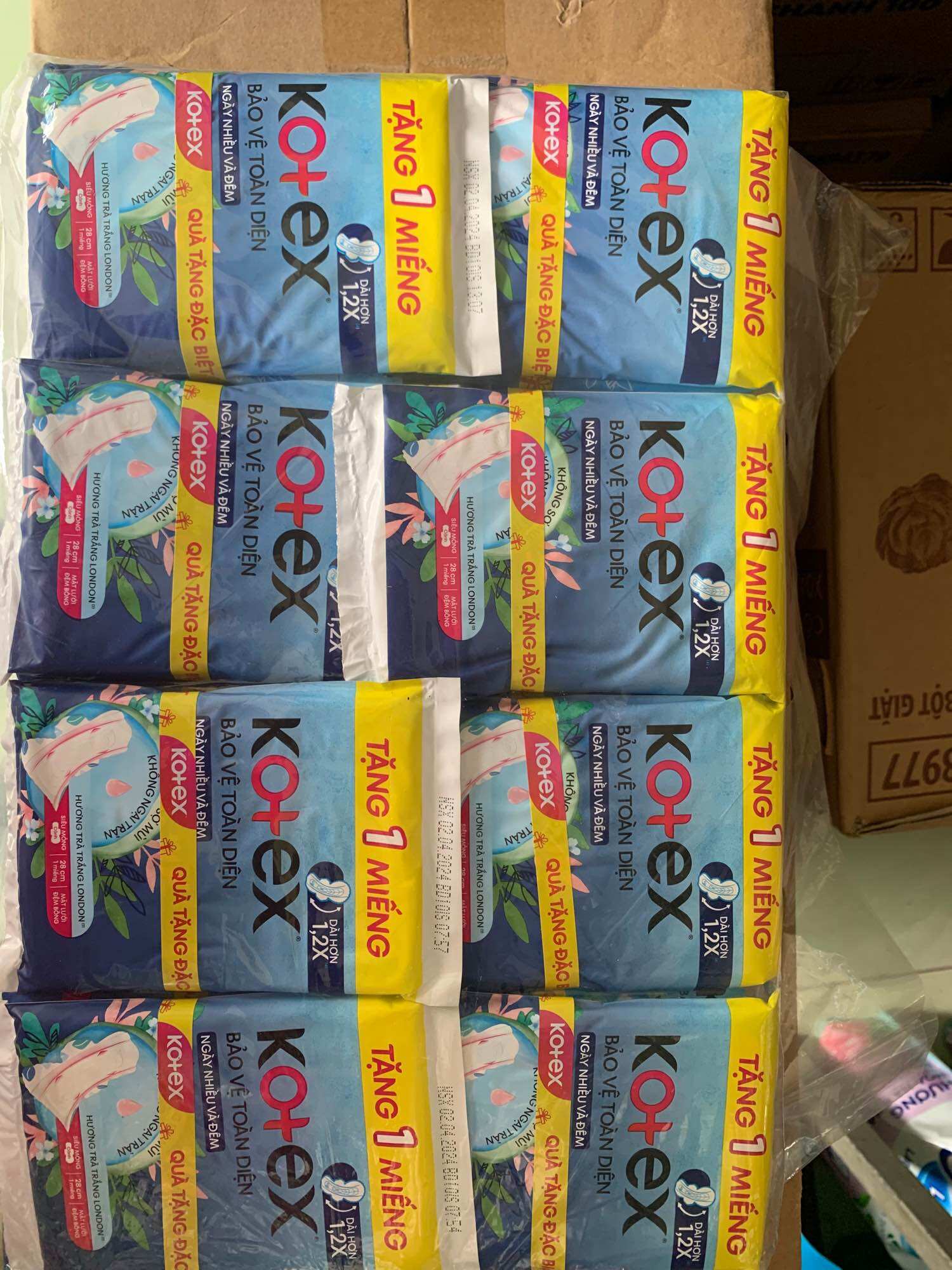 Băng vệ sinh Kotex siêu mỏng cánh combo 8 gói x 8 miếng