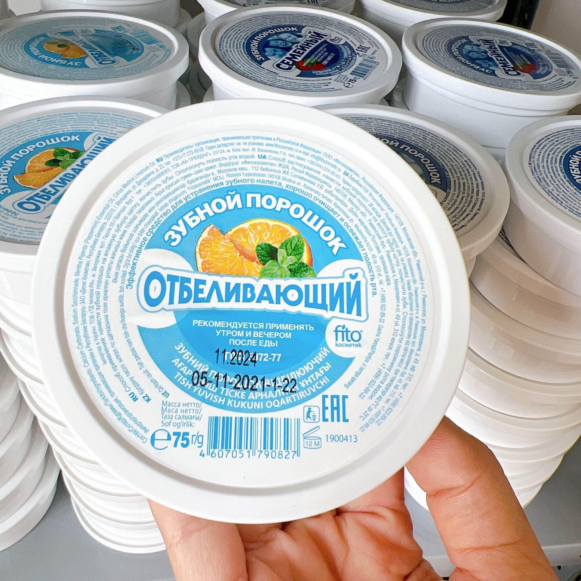 Bột trắng răng của Nga
