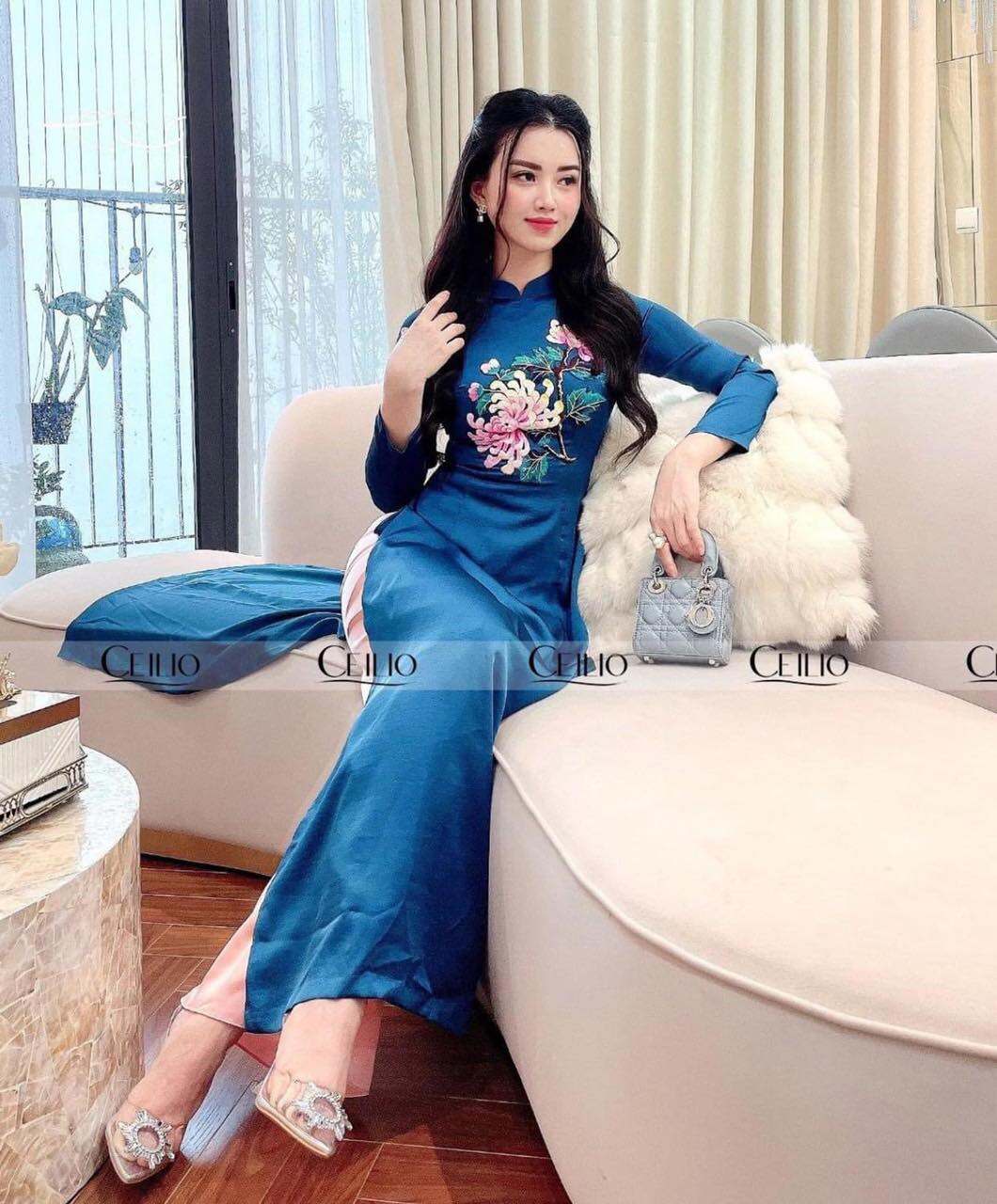 Áo dài lụa Tây Thi thêu mẫu mới (chỉ áo)