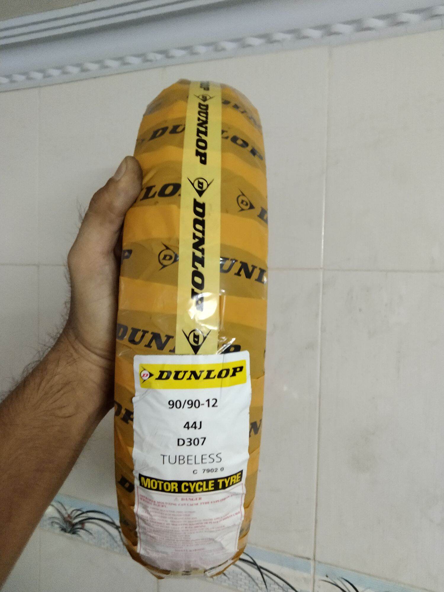 Lốp tay ga trước và sau cho honda lead hiệu dunlop size 90-90/12 và 100-90/10 mã gai d307.