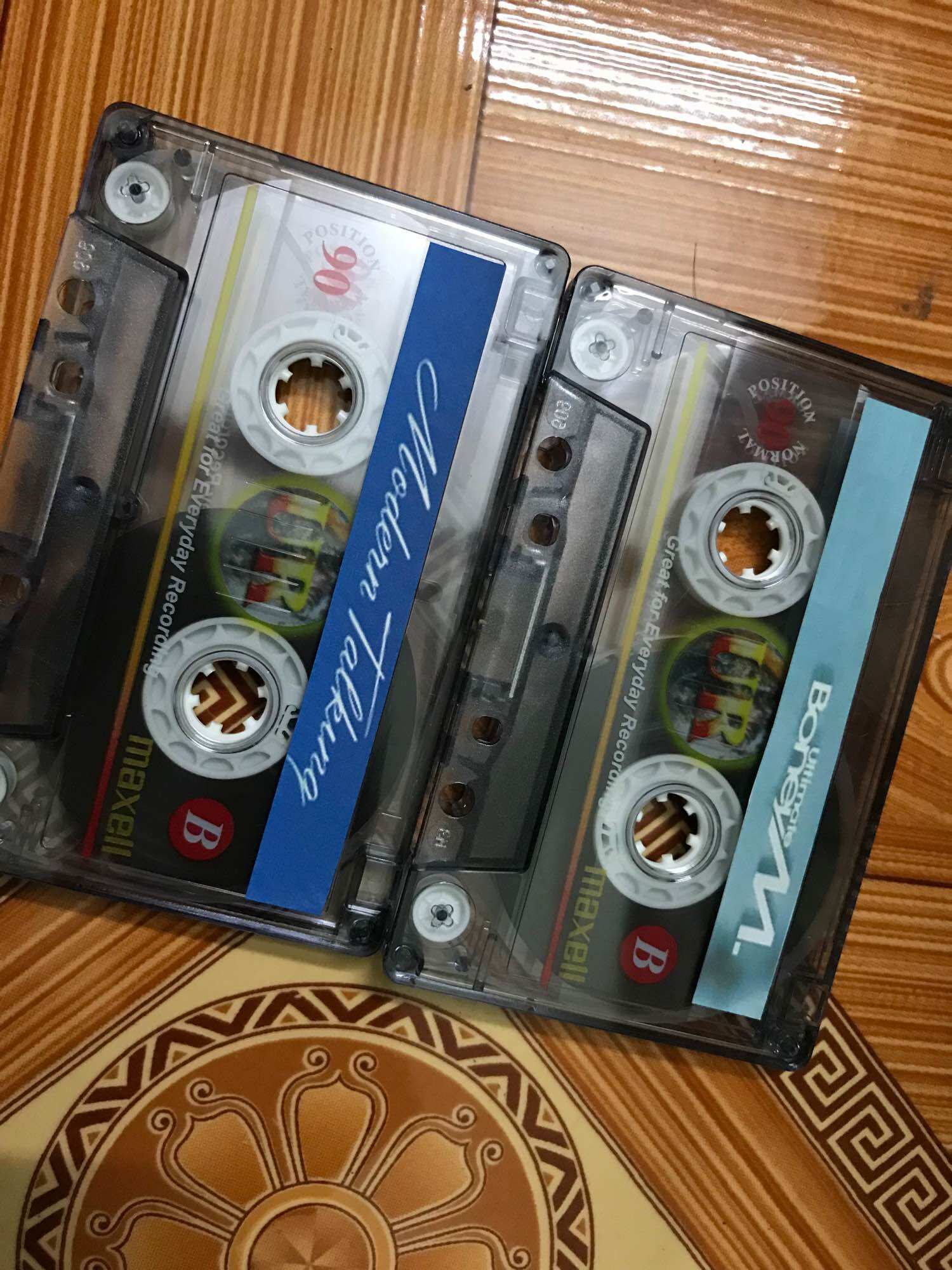 2 băng casette có nhạc Boney và Model Talking