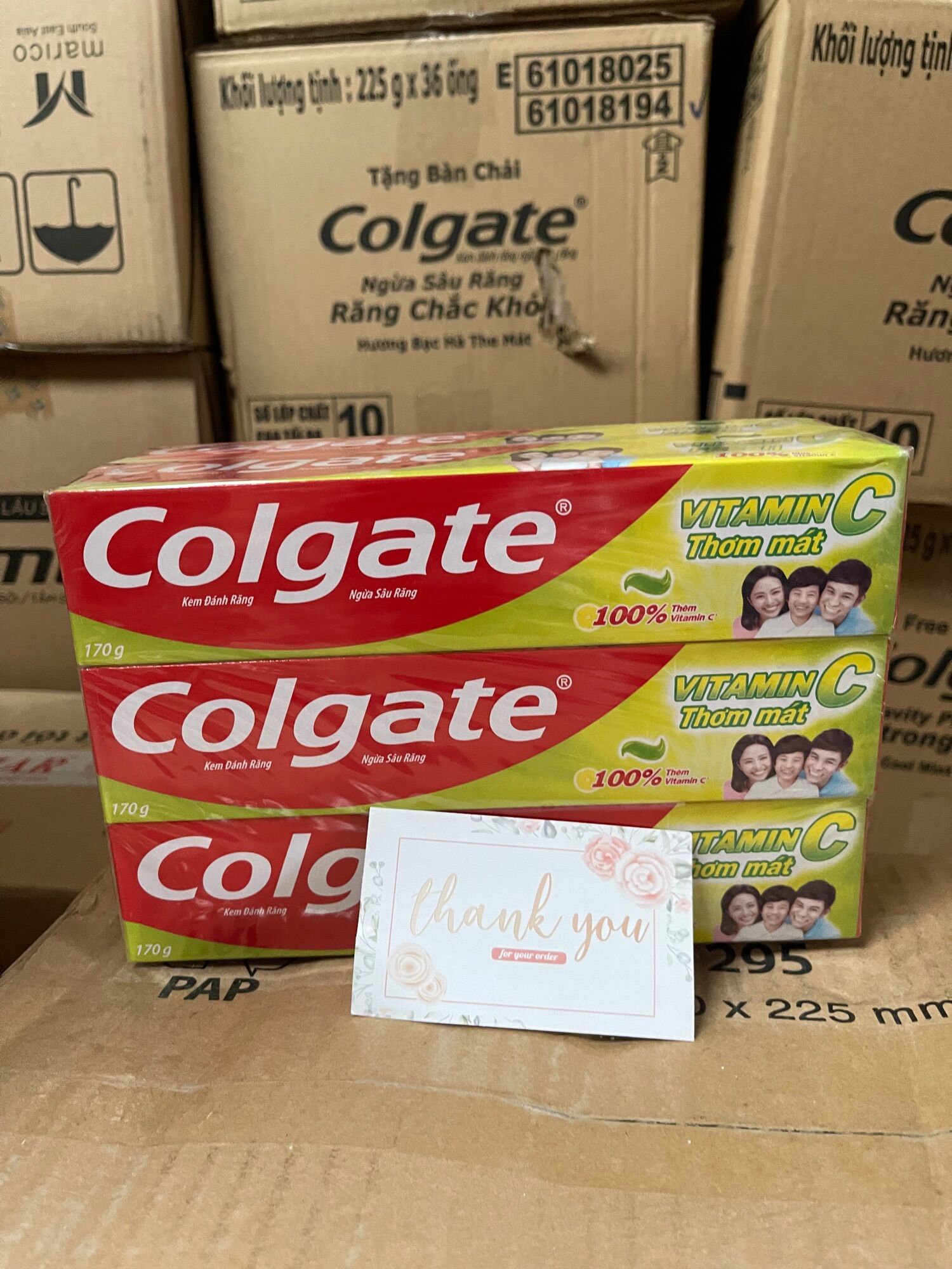 Kem đánh răng Colgate C 170g với vitamin C thơm mát