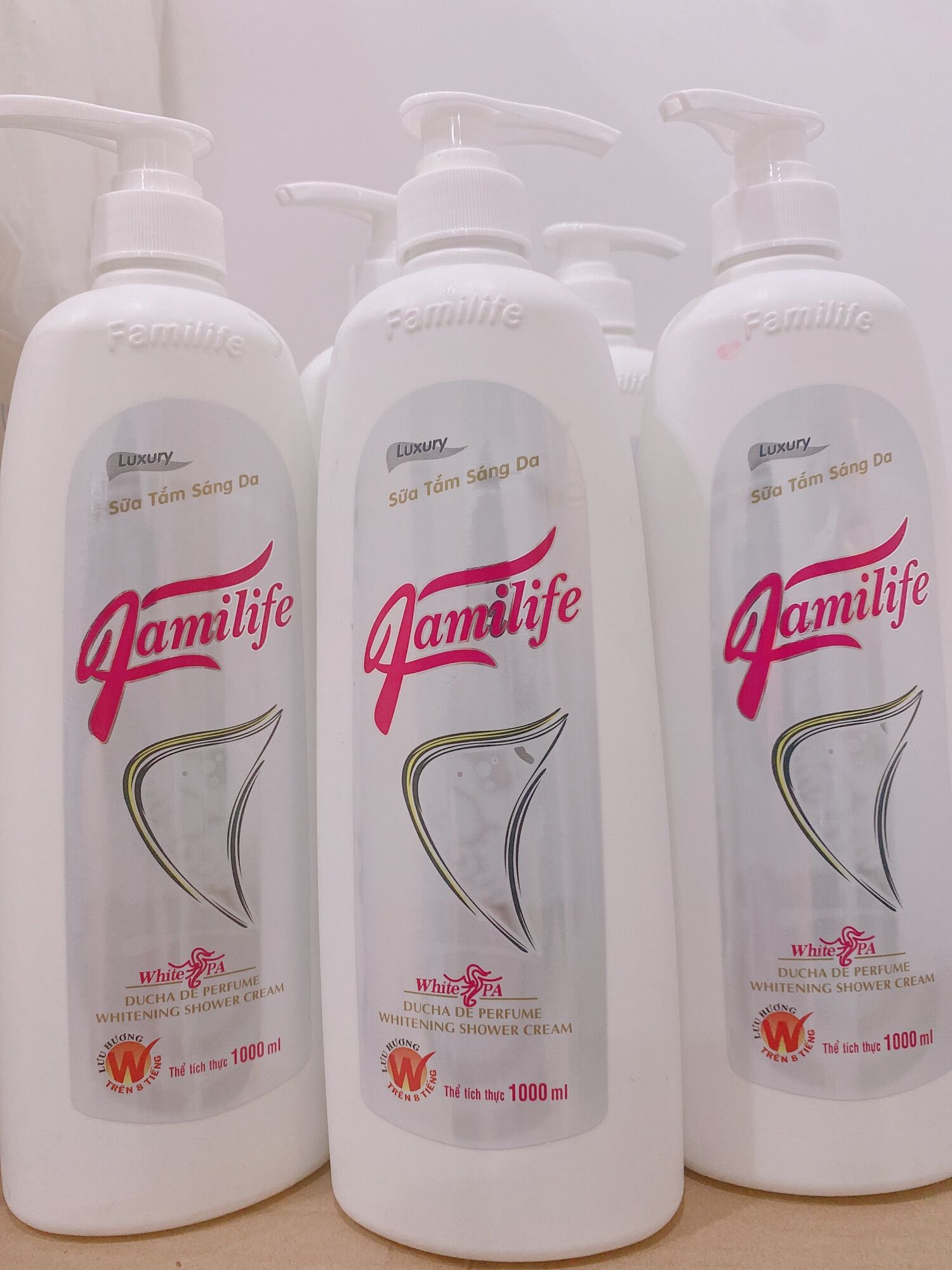 (Combo 2 chai) Sữa Tắm Cá Ngựa Familife 1000ml
