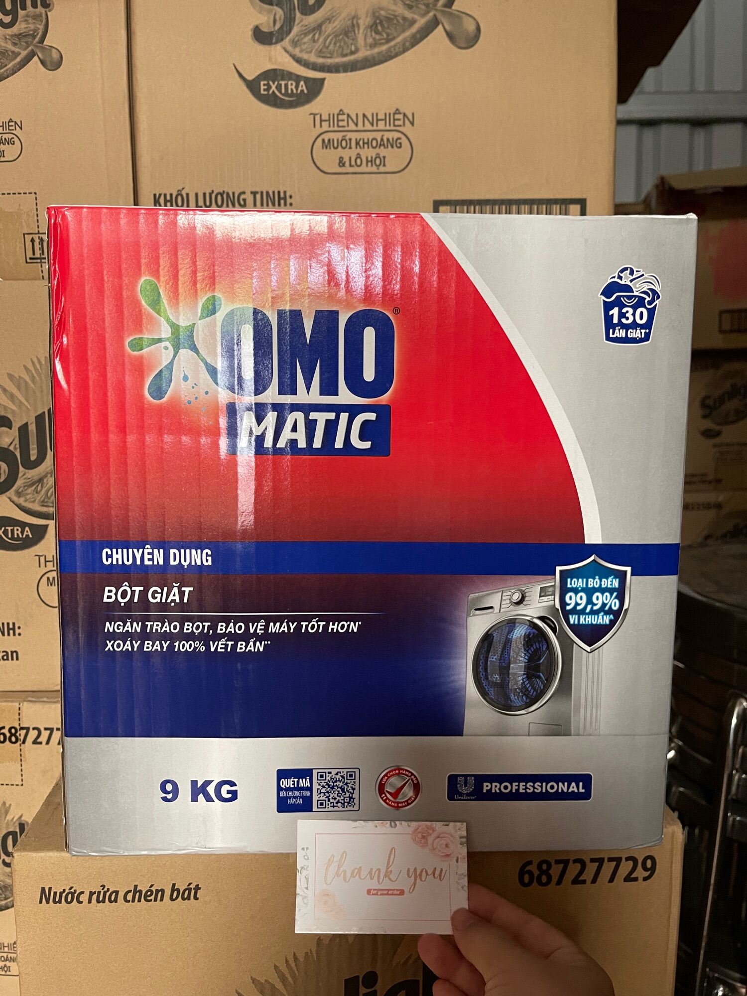 Omo bột giặt 9kg chuyên dụng cho khách sạn, tiệm giặt ủi giặt tay bao bì mới mẩu mới