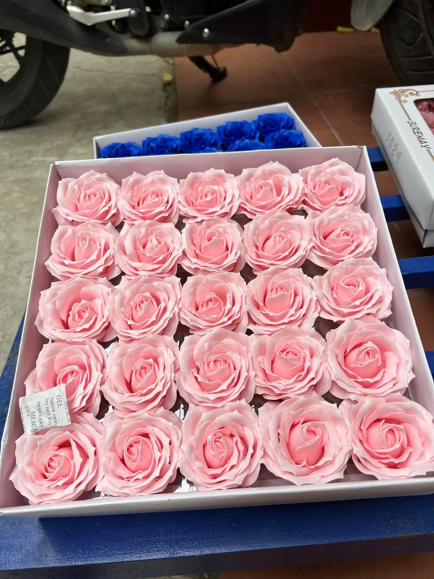 Hoa sáp 7 lớp hộp 25 bông