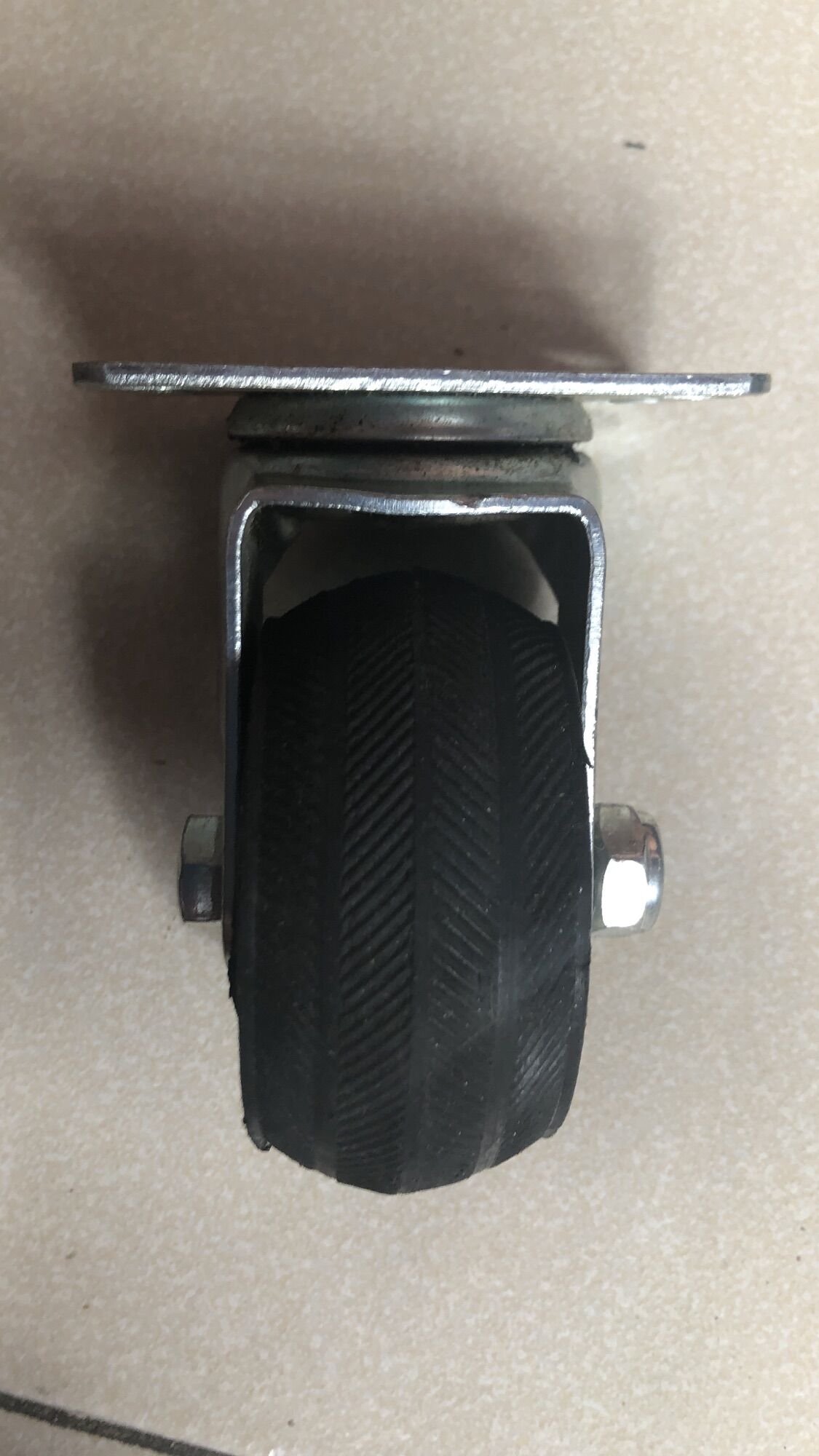 Bánh xe 80x38mm cao su đen