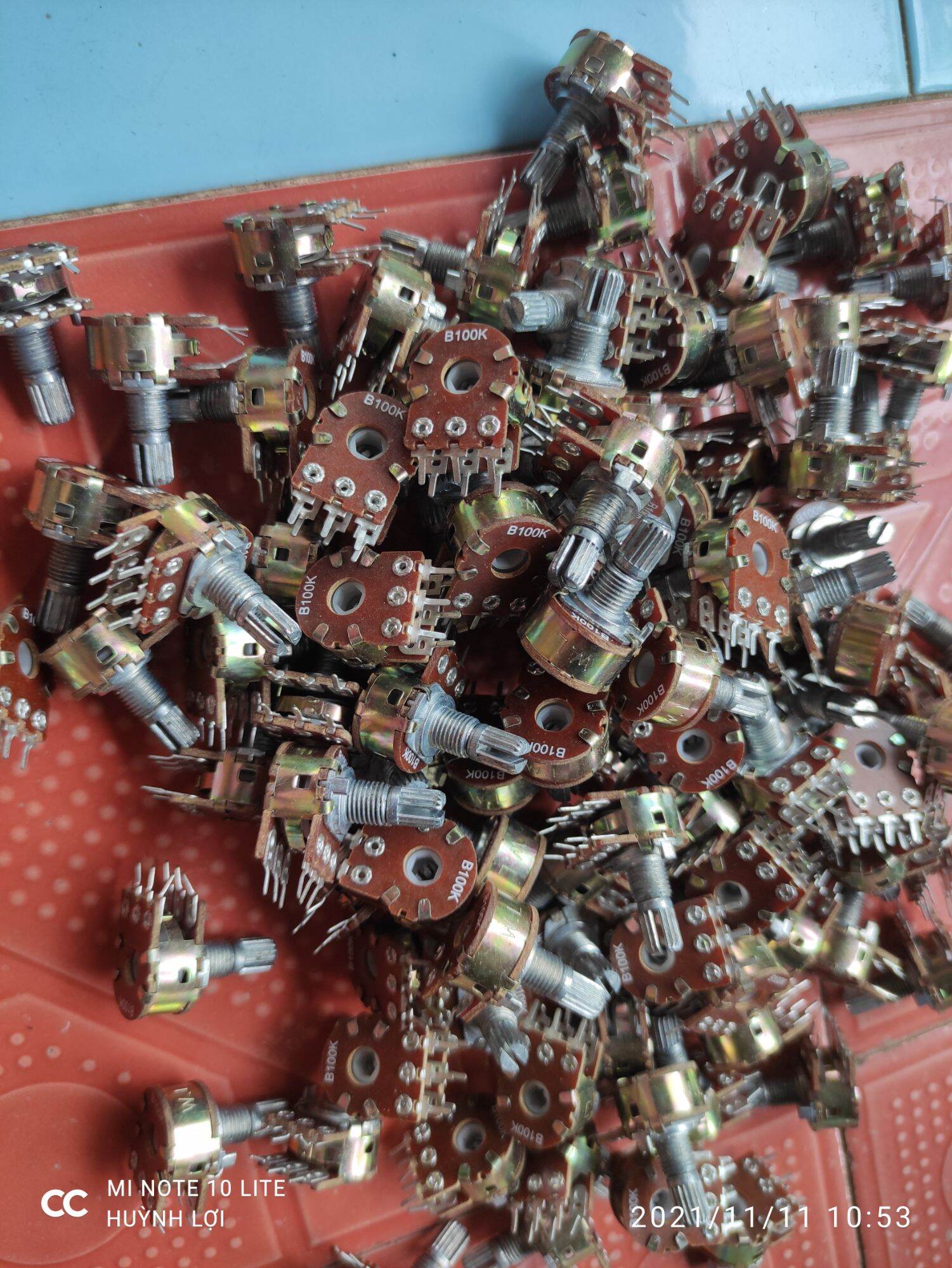 50 biến trở có nấc 100kohm ( 6 chân)