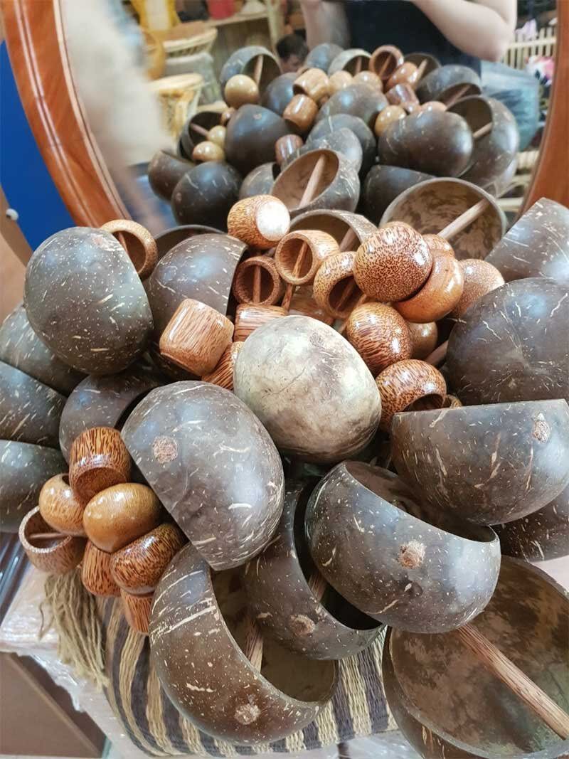 Gáo dừa múc mước tưới cây, múc tinh dầu,gội đầu