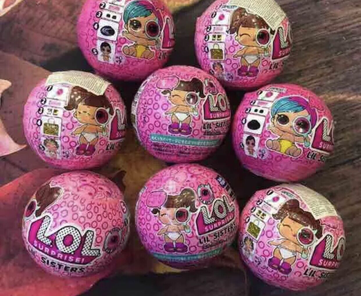 Trứng búp bê LOL surprise