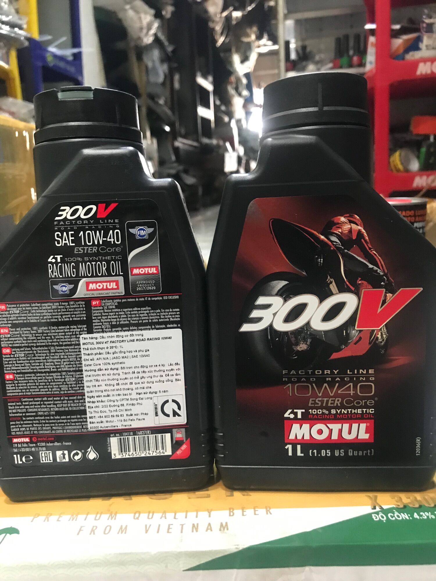 Nhớt motul 300v 1 lớp pháp 10w-40 nhập khẩu chai 1 lít Full tổng họp gốc ester hàng chính hãng tem 3 lớp