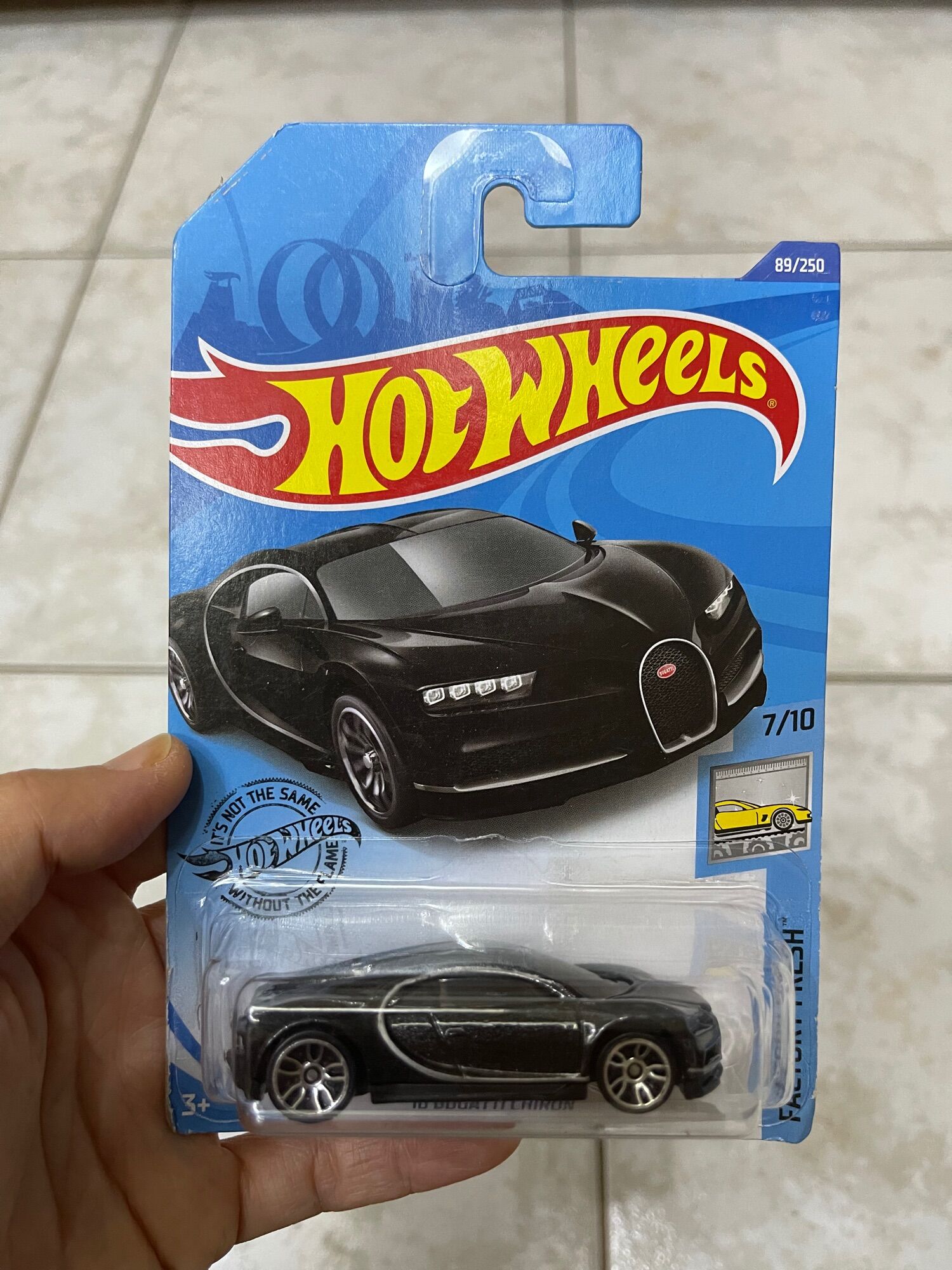 Xe mô hình đồ chơi Hotwheels cơ bản 1:64 - '16 Bugatti Chiron
