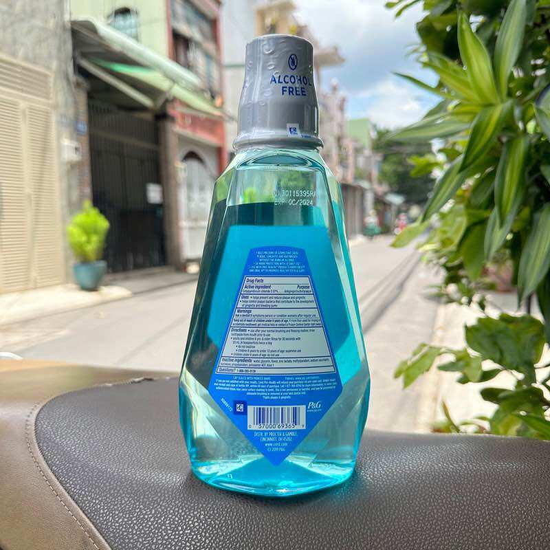 Nước súc miệng Crest 3D White 1L Mỹ