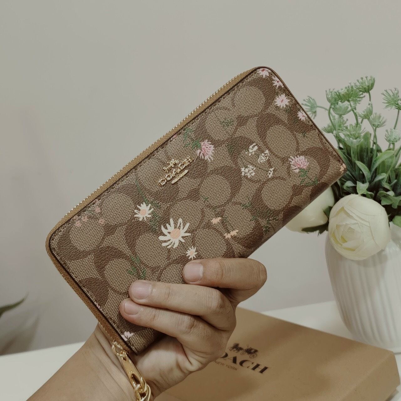 Ví C🅾️ACH Long Zip Around Wallet da thật siêu sang
