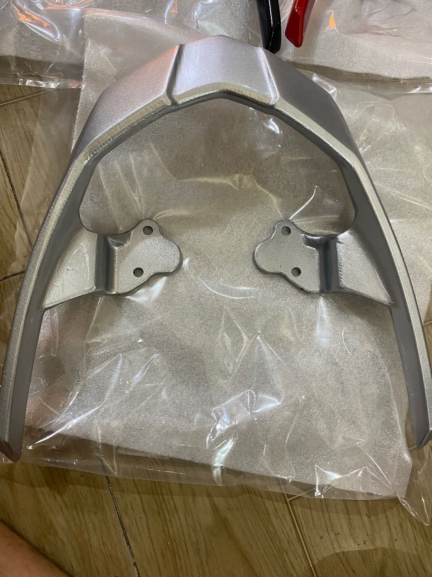 Cảng sau Sirus kiểu spack