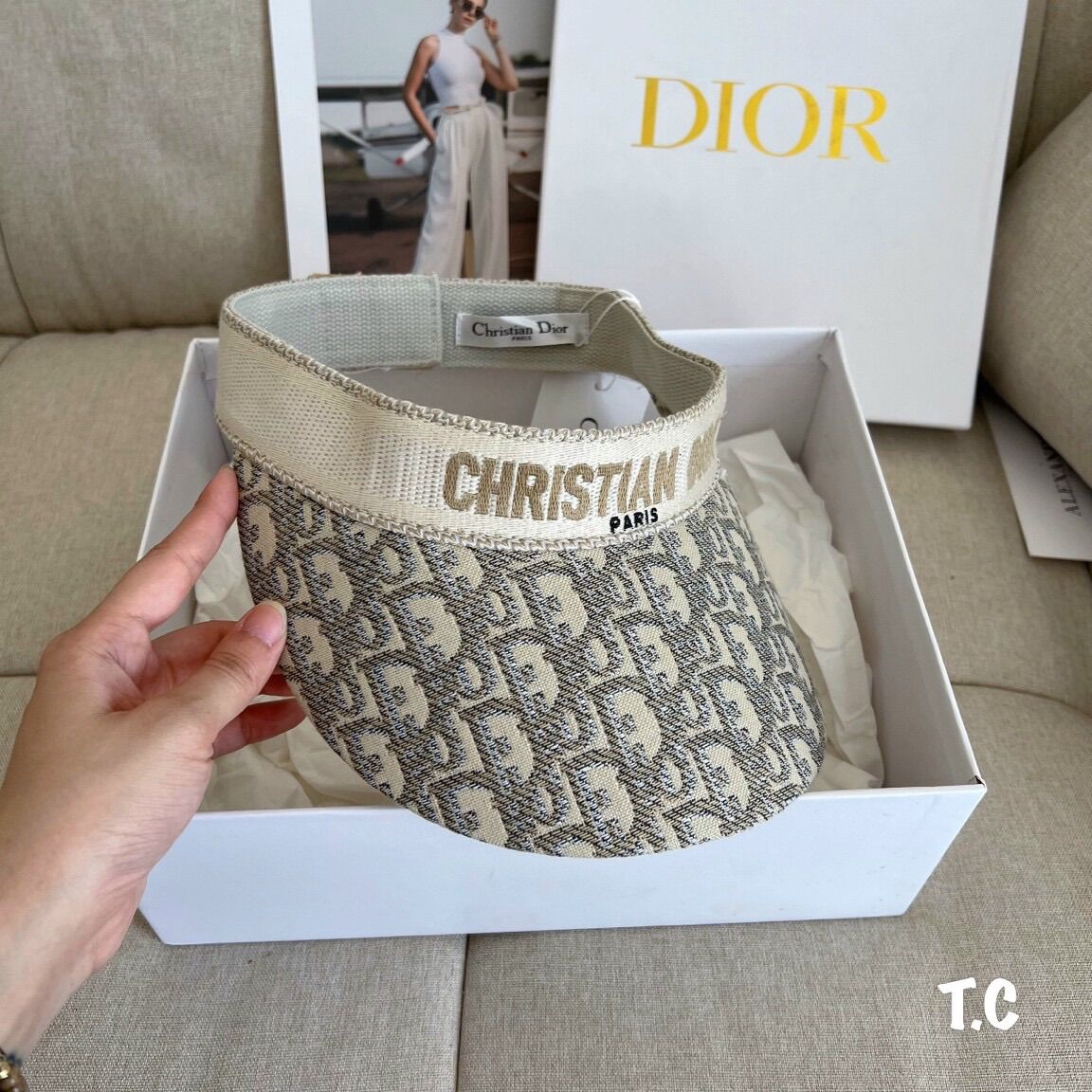 Mũ dior nửa đầu