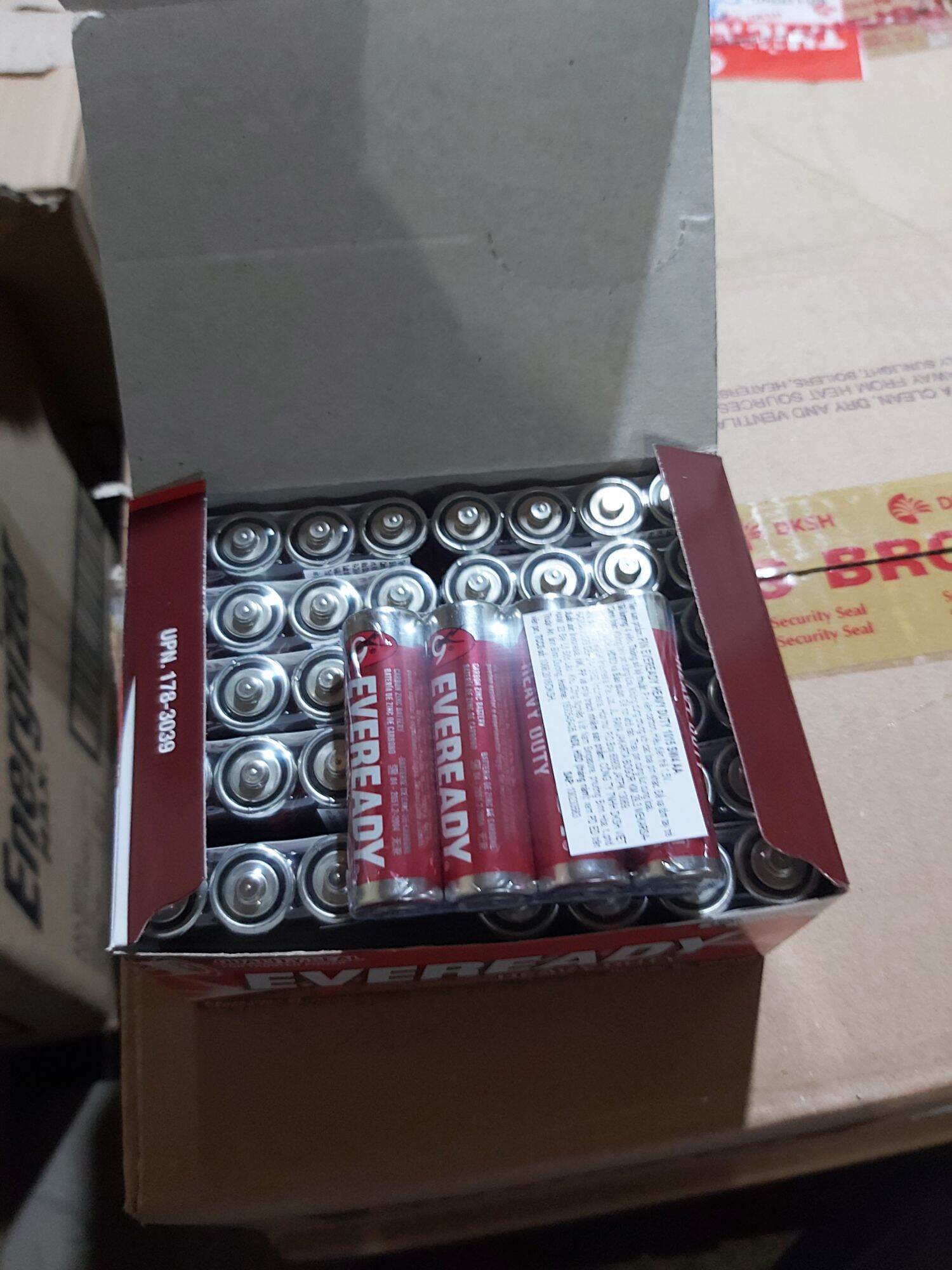 Pin eveready heavy duty 1015 sw4 aa vỉ 4 viên