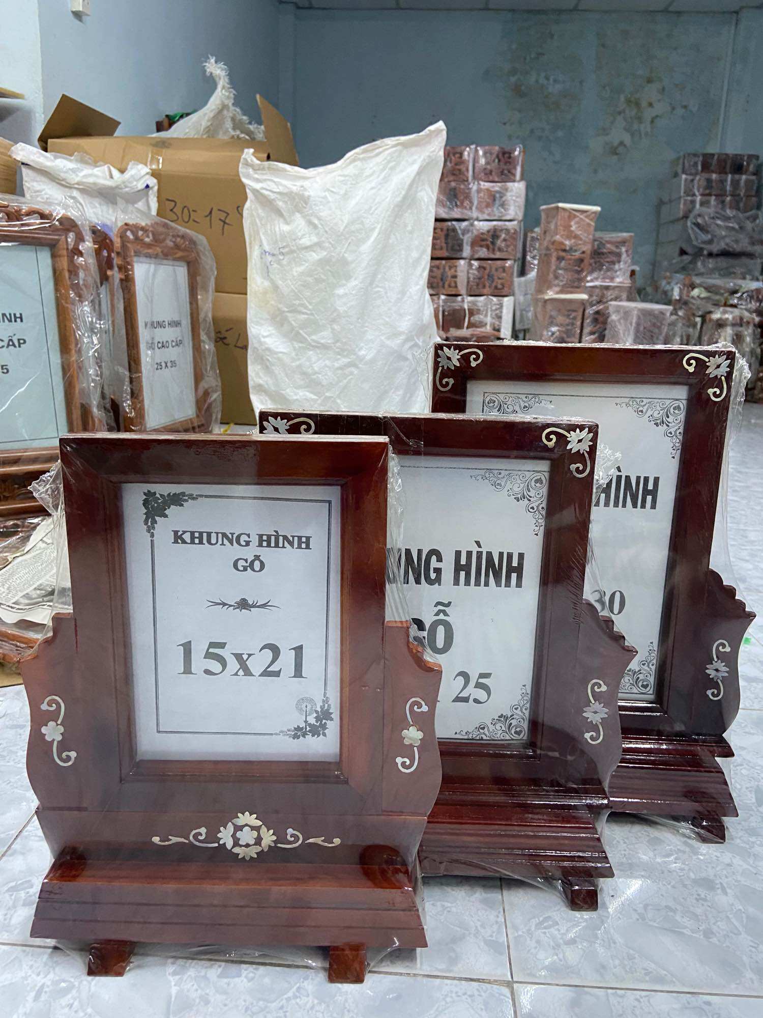 Khung hình gỗ tràm cẩn xà cừ
