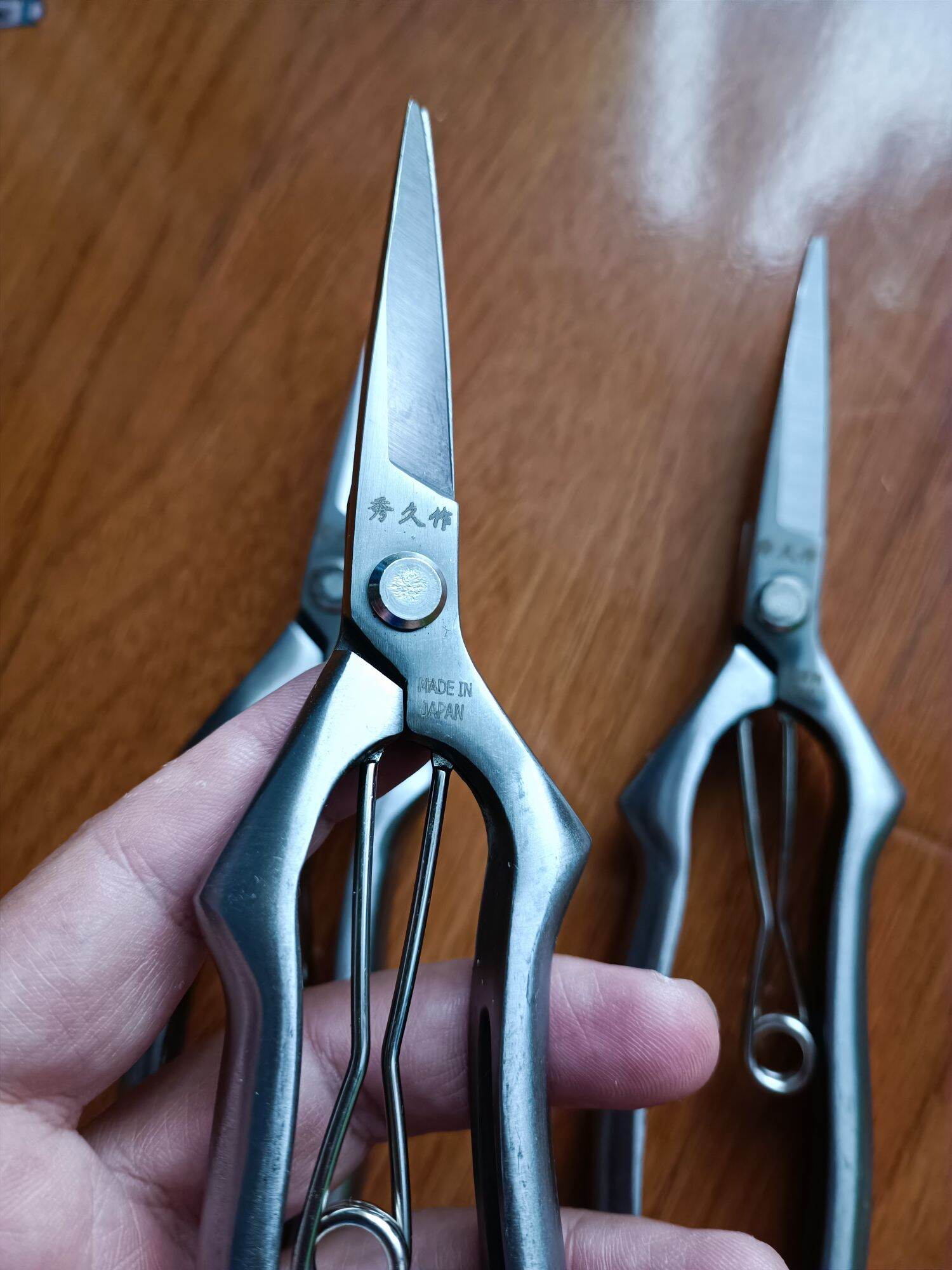 Cặp 2 kéo cắt tỉa cành (kéo cắt cành thép đen và kéo tỉa thép trắng) Nhật bãi